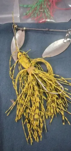Kit 8 iscas de pesca spinner bait