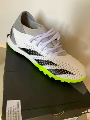Chuteira predator 41/42