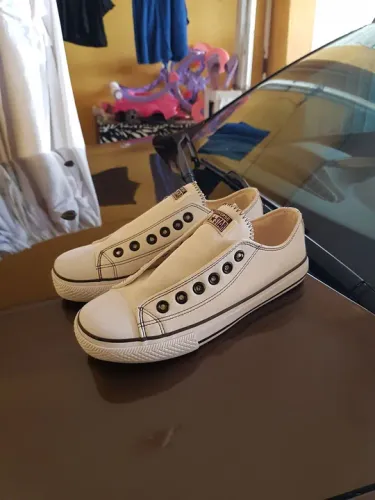 All Star de couro N° 38 (Troco por carregador Samsung 25W preto / Aceito cartão)