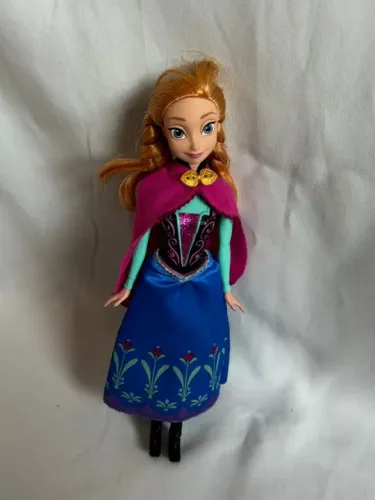 Boneca usada Princesa Anna Frozen