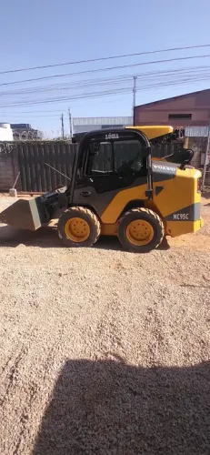 Aluguel de Mini carregadeira "Bob cat"em MG