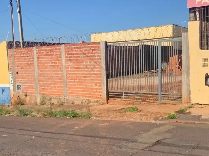 Venda de Casas / Edícula na cidade de Araraquara