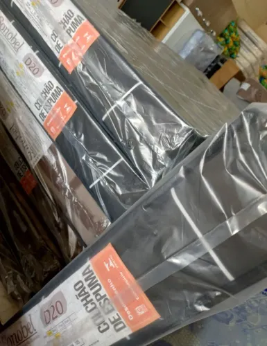 Colchão de solteiro espuma D20 novos 