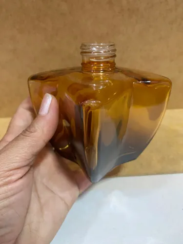 1 Frasco de vidro estrela na cor âmbar transparente,