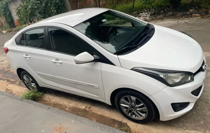 Hyundai HB20S confort plus 1.6V AT 4P 2014