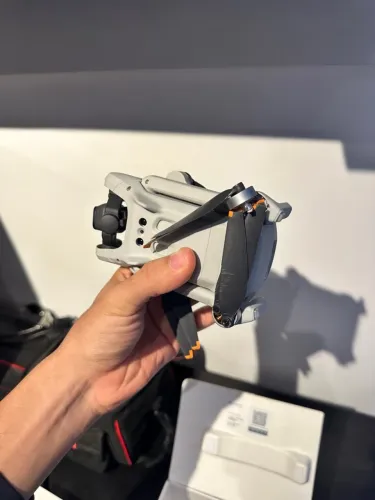 Dji mini 3 controle com display filma na vertical e horizontol 4k