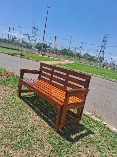 Lindo banco 03 lugares feito com madeira de pallet