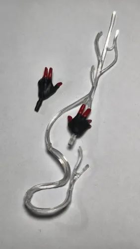 Marvel Legends - mãos femininas da Silk - 1 mão normal e 1 mão com efeito de teia