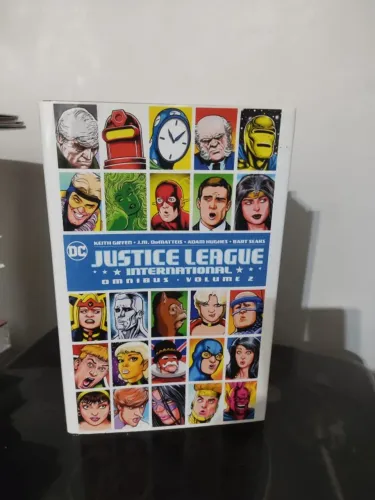 Justice League International Omnibus Vol. 2 - Dc Comics importado Superman Batman