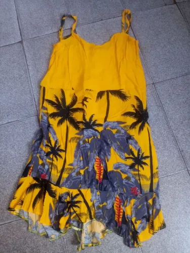 Vestido estampado com coqueiros