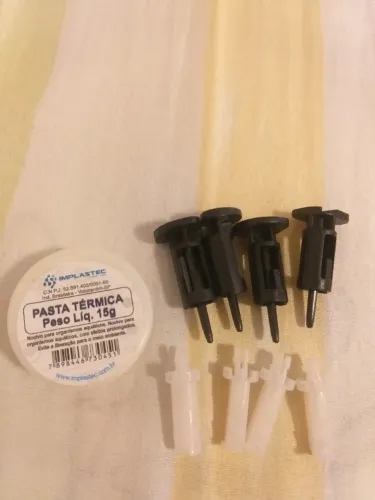 Kit 4 travas + 4 pinos para cooler Intel LGA 775 / 1150 / 1155 / 1700 + Pasta térmica 15g