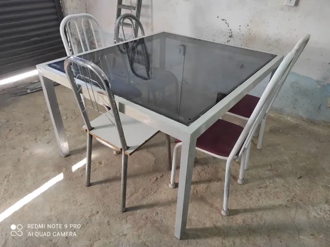 Mesa ferro com vidro 8mm 150 Reais 