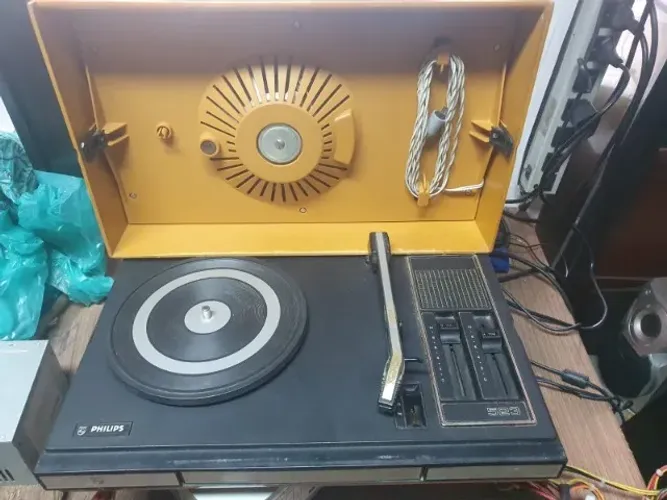 Toca Discos Antigo Philips Mod. 523 Bonito D+ Nada = Ocre
