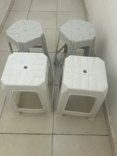 Conjunto de bancos de plástico 