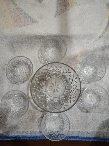 Conjunto de saladeira e cumbucas de vidro