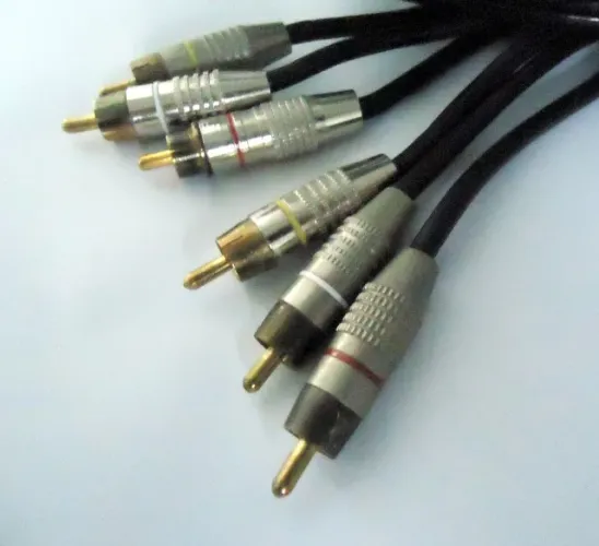 CABO 3 RCA para 3 RCA 8 mts com conectores de metal