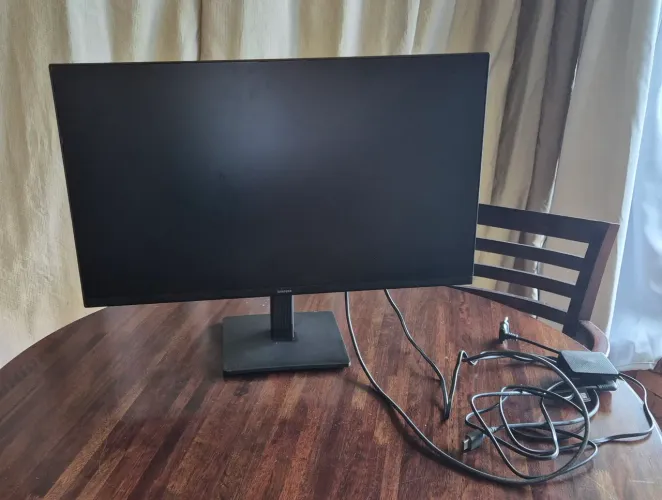 Monitor Samsung S27D300GAL - Semi-novo, usado por poucos dias