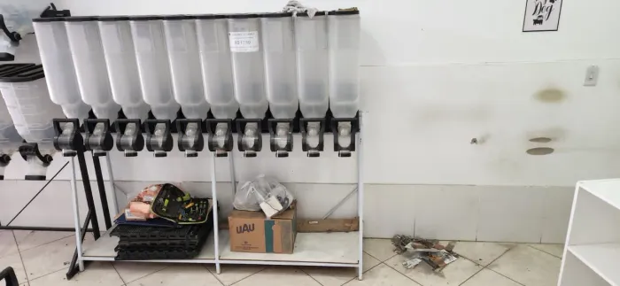 DISPENSER PARA RAÇÃO + GONDOLAS