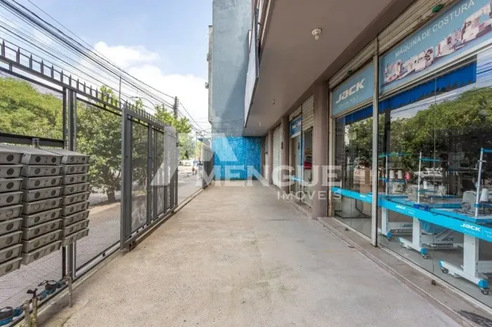 Aluga-se Loja no Bairro Navegantes com 260 m² por R$ 2.500,00.