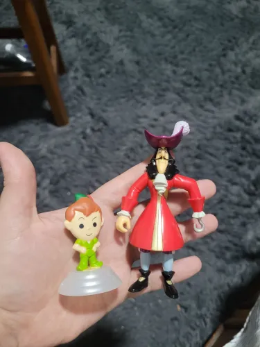 Disney Peter pan e capitão gancho. 