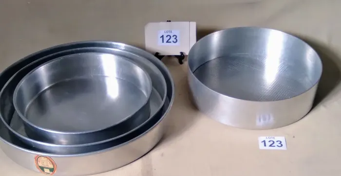 Conjunto de 4 assadeiras em Alumínio - Usadas - Marcas Boas - 1 com Fundo Removível