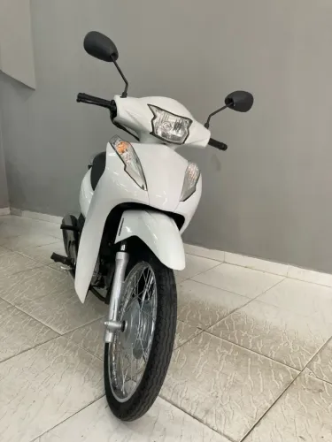 Biz 2018 em excelente estado de conservação, baixo KM, somente aqui na ES MOTORS!