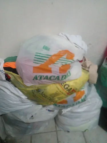 Lote de roupas pra bazar