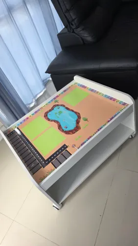 Mesa Infantil com rodinhas e tampo duplo