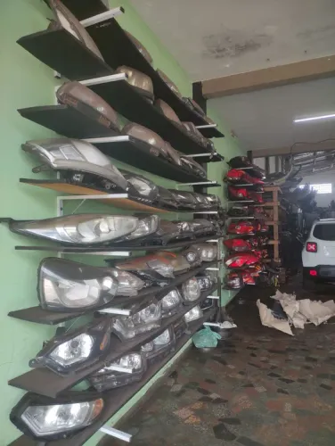 Faróis de carro usados - diversas marcas e modelos