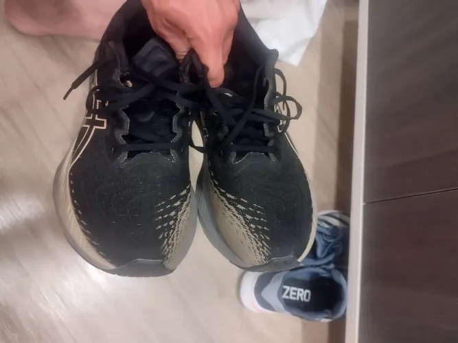 Tênis Asics novablast 4 Platinum 43