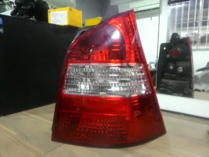 Lanterna Direita Nissan Livina 2009 a 2014 48.040.999.9