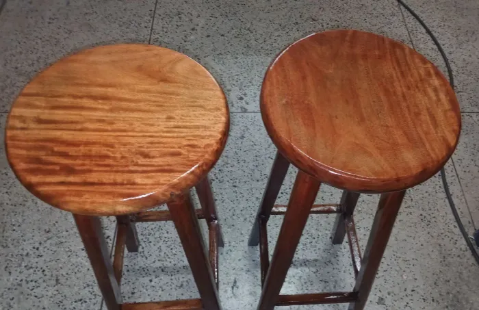 02 Bancos madeira de lei com 80 cm altura
