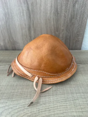 Chapéu de couro vintage cordões rara autêntico colecionadores e amantes de moda histórica