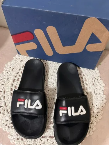 Tênis infantil e sandalias