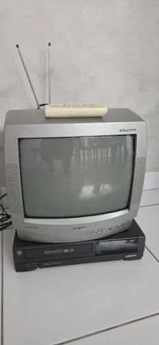 Tv Crt 14 pol e Vídeo Cassete Semp Toshiba