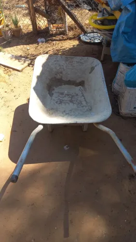 Carrinho de mão marca CANAL