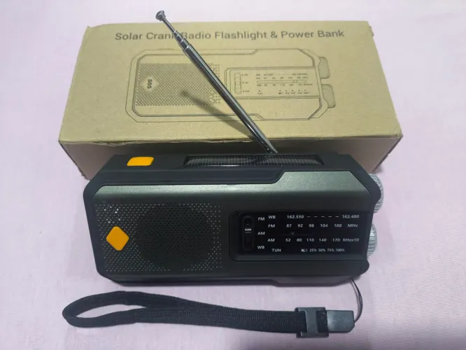 SOLAR CRANK RÁDIO FLASH LIGHT POWER BANK AM/FM/WB