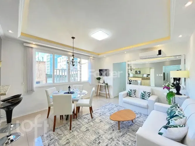 Apartamento mobiliado no Centro Historico com três dormitórios e sacada.