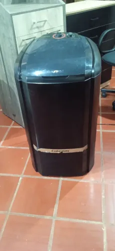 Tanquinho de lavar roupa colormaq de 15 kilos semi novo