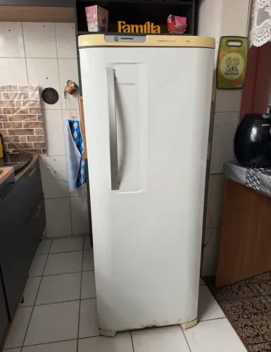 Geladeira semi nova