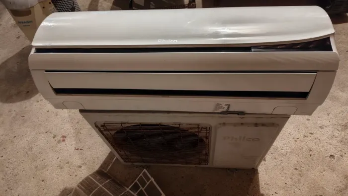 Ar-condicionado Philco 9.000 BTUs, funcionando perfeitamente, mais está sem gás!