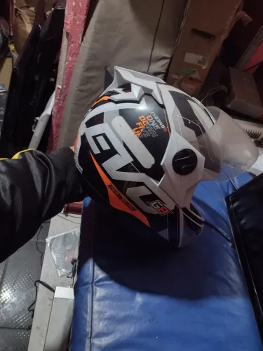 Vendo capacete tamanho 58 perfeito estado
