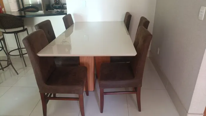Mesa seis cadeiras, madeira maciça , estofadas, seis lugares