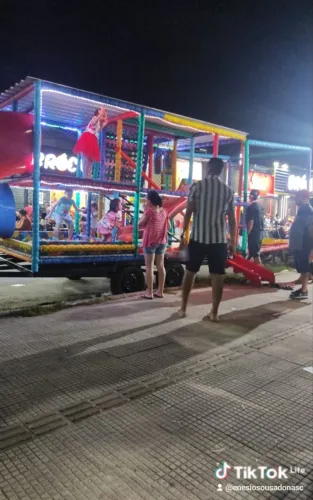 Brinquedo  / Playground movel