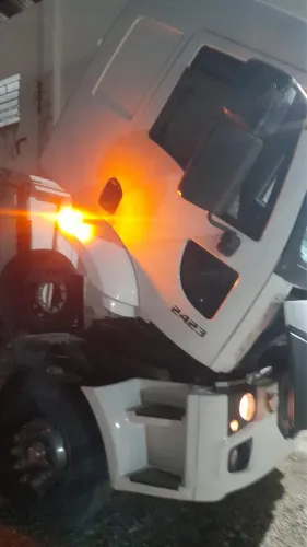 Cargo 2423 an 2013 todo revisado caçamba 22mt