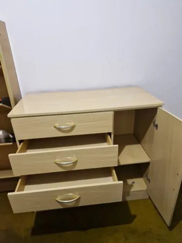 Cômoda 5 gavetas e 1 porta