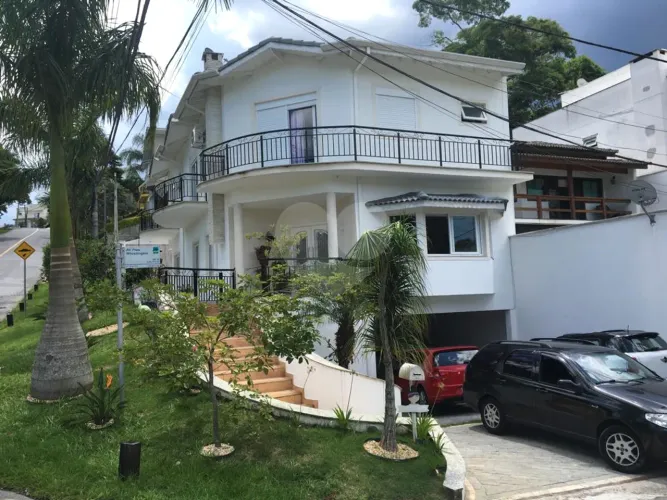 Casa à venda com 3 suítes no condomínio Aruã, Mogi das Cruzes - SP