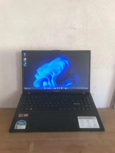 NOTEBOOK ASUS RYZEN 5 7 GERAÇÃO 8GB ACEITO CARTÃO DO GARANTIA 2000$
