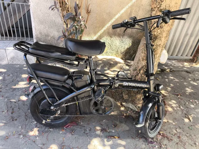 Bicicleta eletrica skyboard 350w de autonomia 45 km
