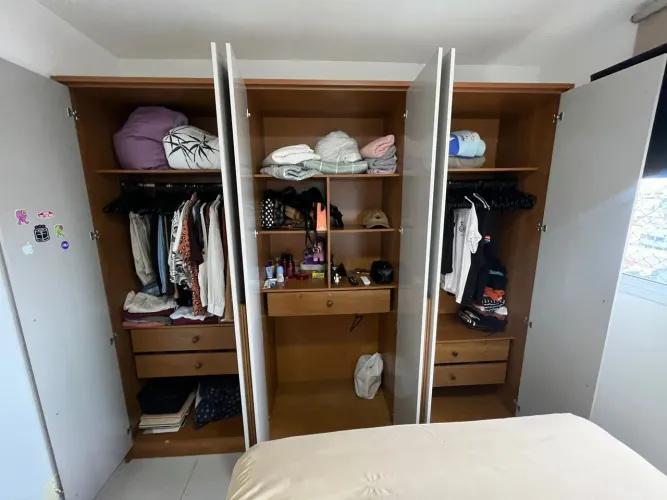 Vendo ou troco Guarda roupa casal por ae condicionado split ou bicicleta